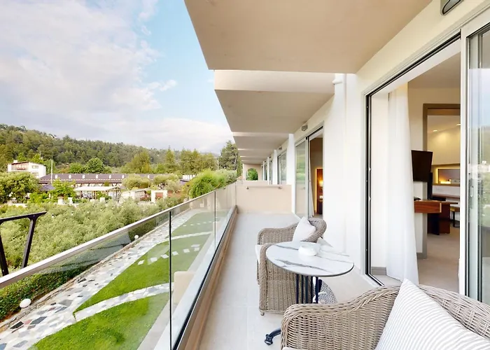 Acrotel Athena Pallas & Elia Nikitis