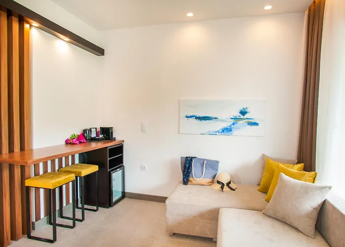 Acrotel Athena Pallas & 5* Elia Nikitis