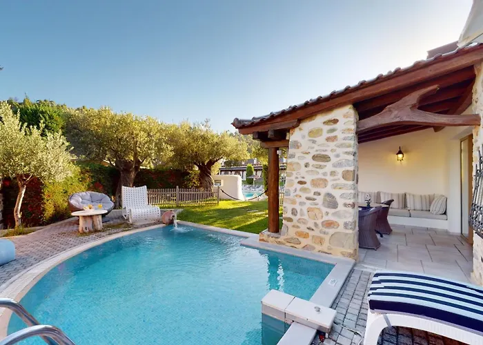 Acrotel Athena Pallas & Elia Nikitis