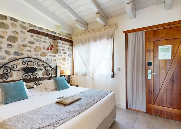 Acrotel Athena Pallas & Elia Nikitis